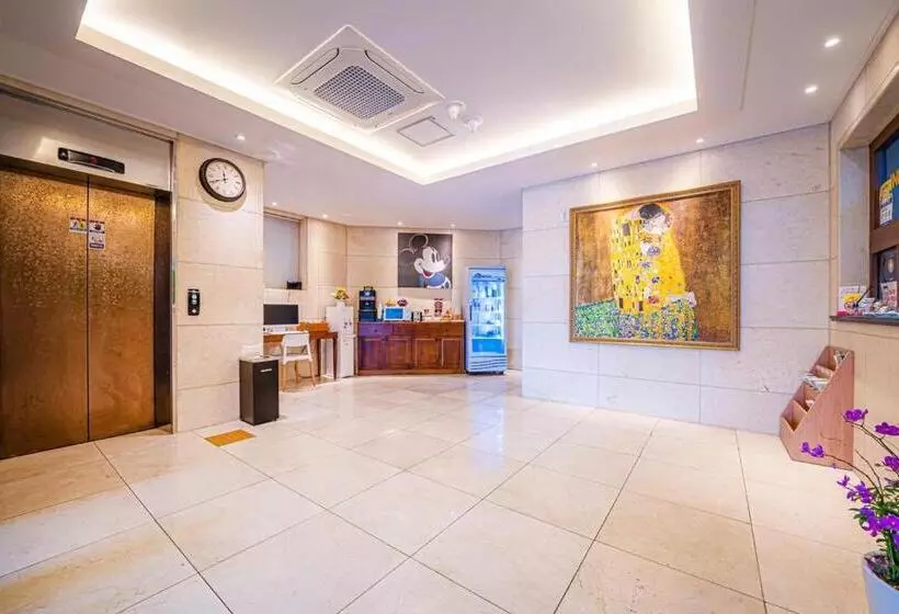 Hotel Momo