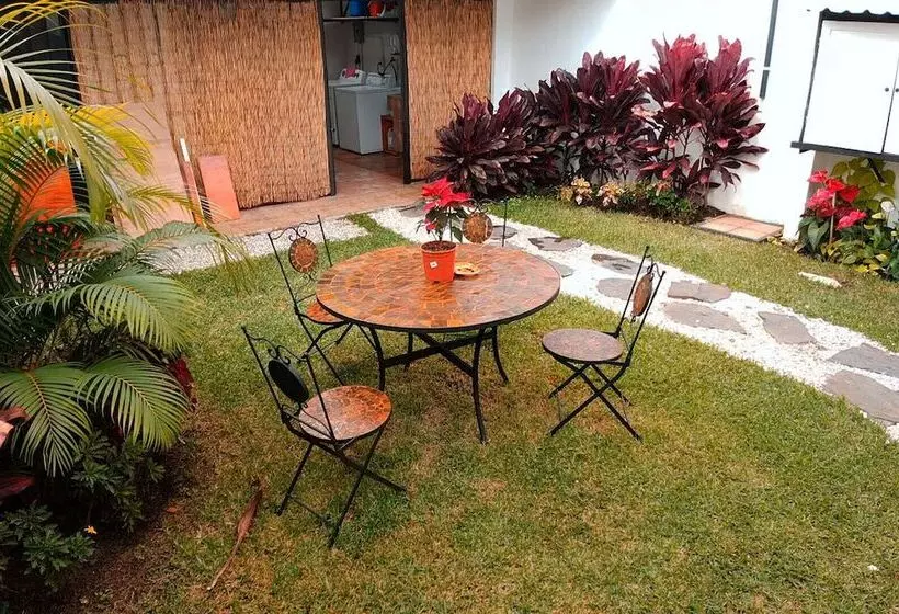 Trebol Amarillo Bed & Breakfast