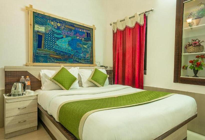 Hotel Moscow Haveli & Desert Safari