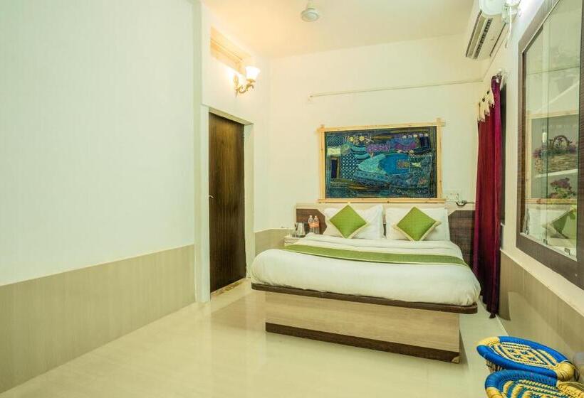 Hotel Moscow Haveli & Desert Safari