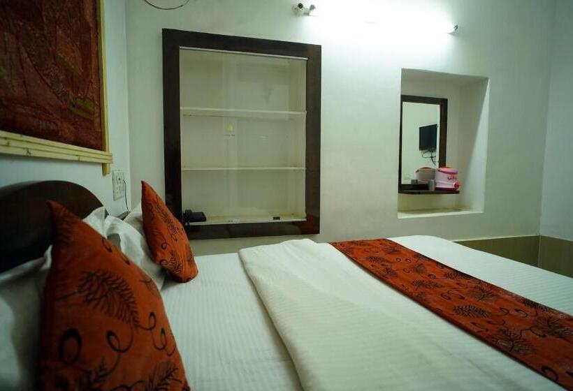 Hotel Moscow Haveli & Desert Safari