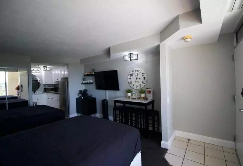 Modern Beach Condo Daytona Beach