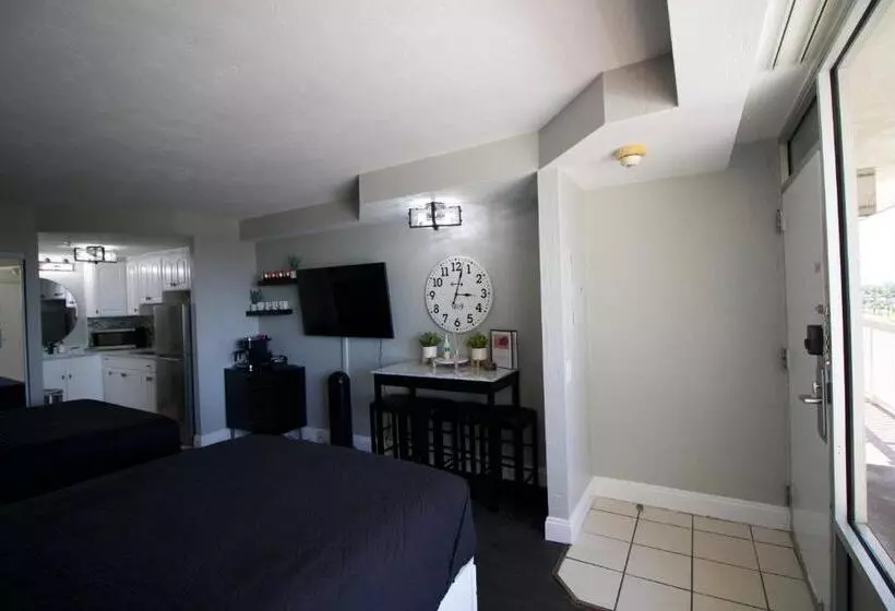Modern Beach Condo Daytona Beach
