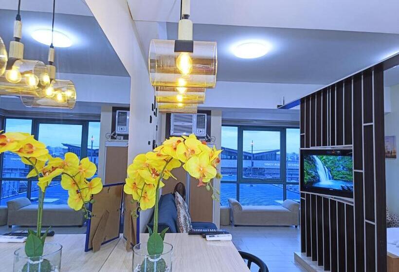 Near Terminal 3 Two Palmtree Villas Walking Distance Only