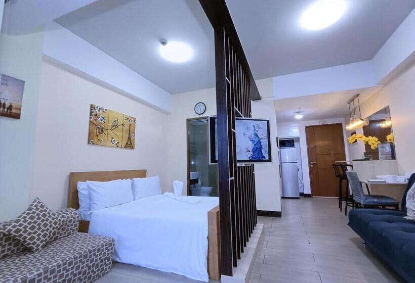 Near Terminal 3 Two Palmtree Villas Walking Distance Only