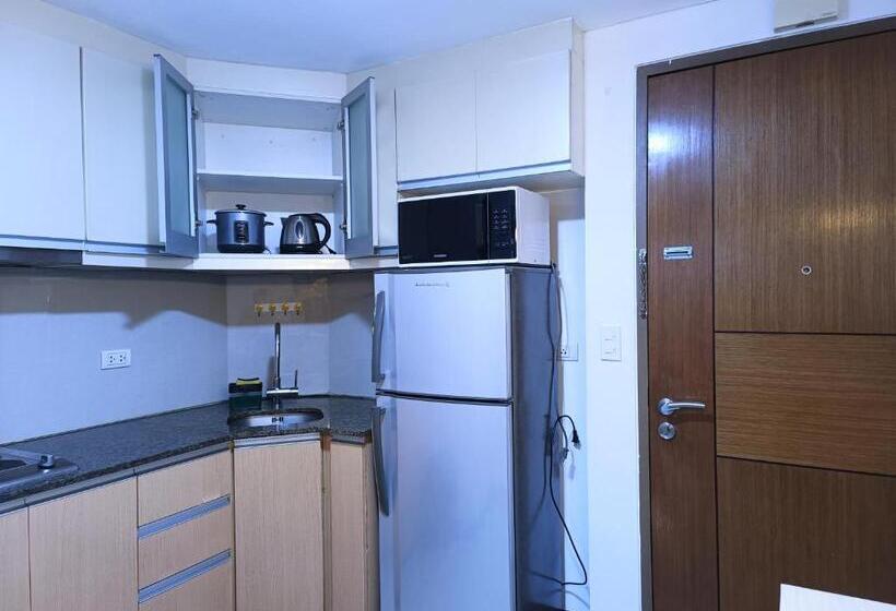 Near Terminal 3 Two Palmtree Villas Walking Distance Only