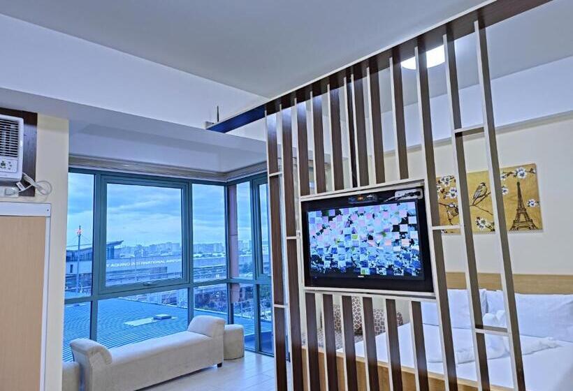 Near Terminal 3 Two Palmtree Villas Walking Distance Only