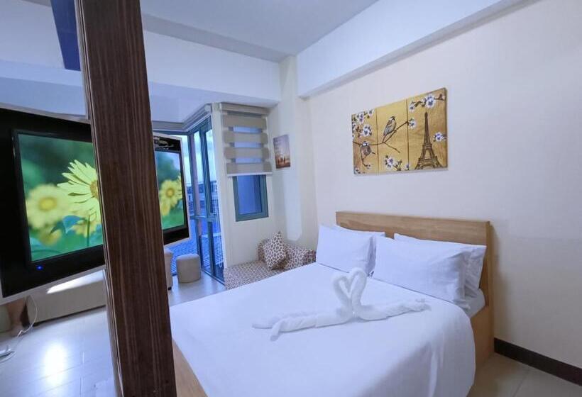 Near Terminal 3 Two Palmtree Villas Walking Distance Only