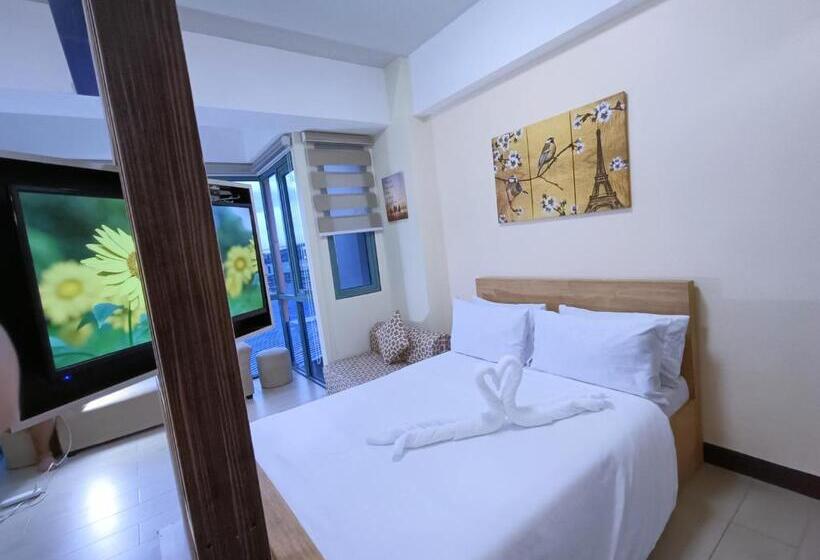 Near Terminal 3 Two Palmtree Villas Walking Distance Only