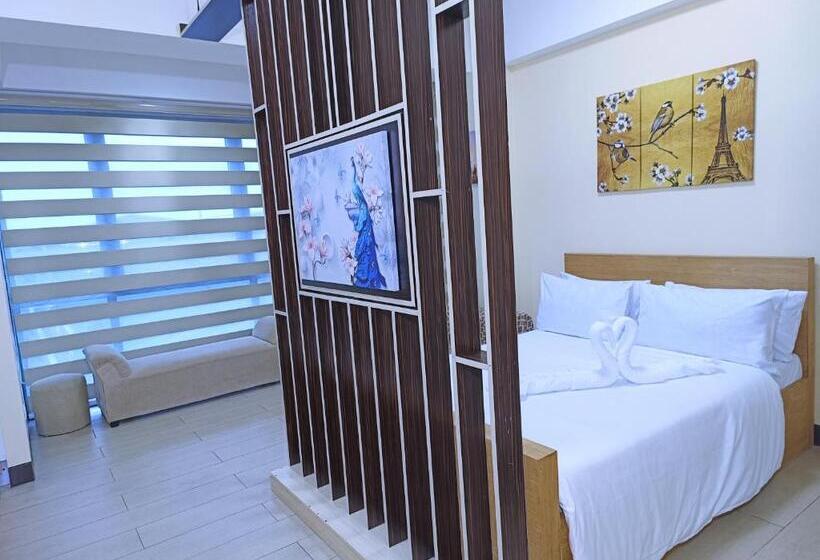 Near Terminal 3 Two Palmtree Villas Walking Distance Only