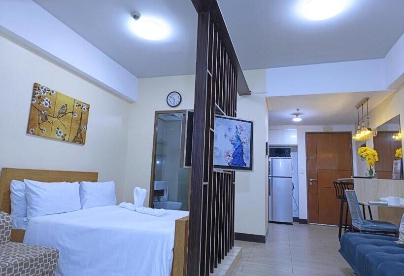 Near Terminal 3 Two Palmtree Villas Walking Distance Only