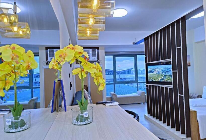 Near Terminal 3 Two Palmtree Villas Walking Distance Only