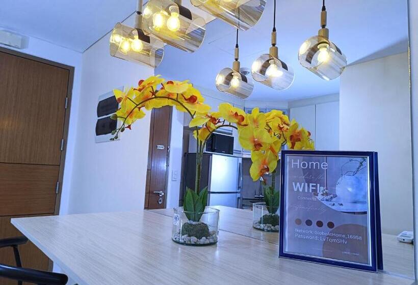 Near Terminal 3 Two Palmtree Villas Walking Distance Only