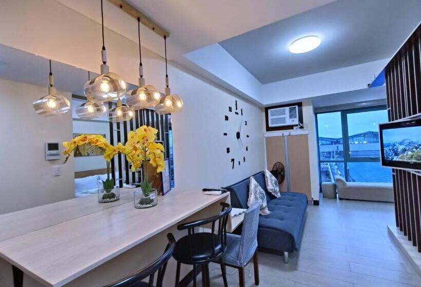 Near Terminal 3 Two Palmtree Villas Walking Distance Only