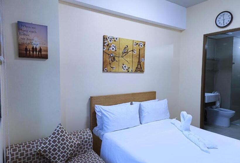 Near Terminal 3 Two Palmtree Villas Walking Distance Only