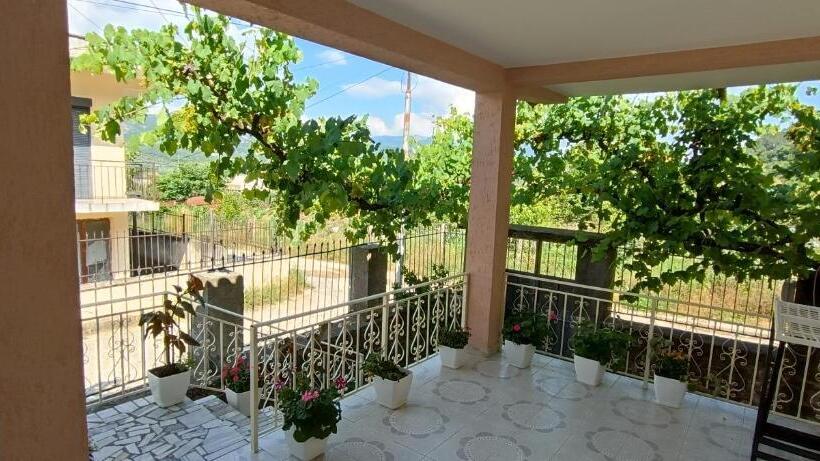 پانسیون Eljos House Permet