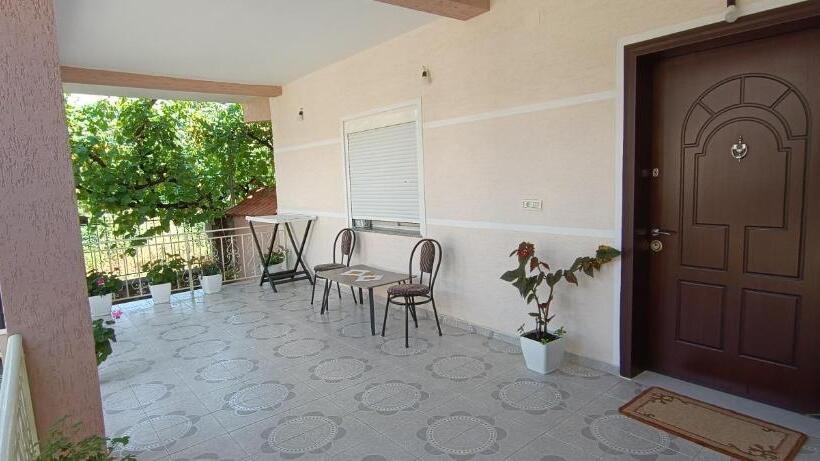 پانسیون Eljos House Permet