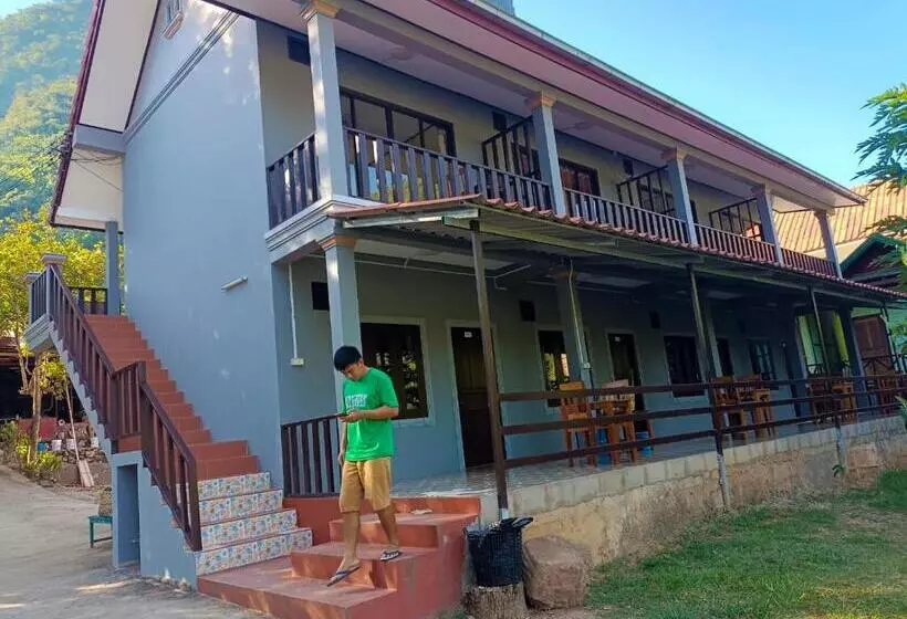 ペンション Khamphan Guesthouse