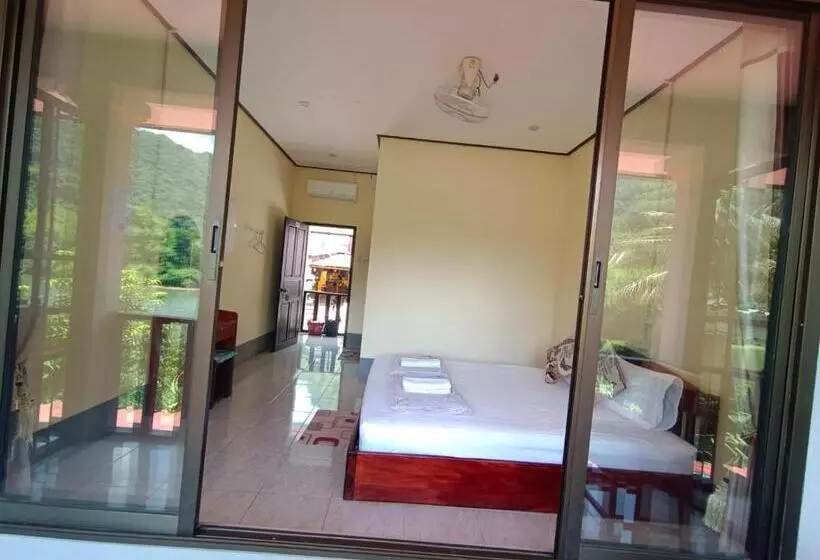 ペンション Khamphan Guesthouse