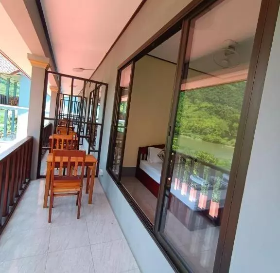 ペンション Khamphan Guesthouse