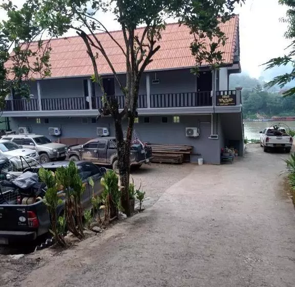 ペンション Khamphan Guesthouse