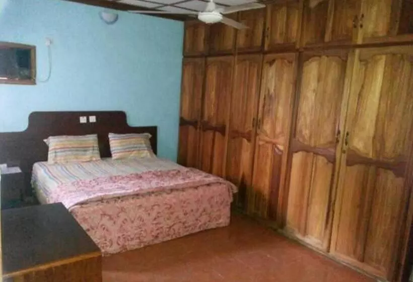 پانسیون Room In Lodge   Garentiti Apartment   Silver Room