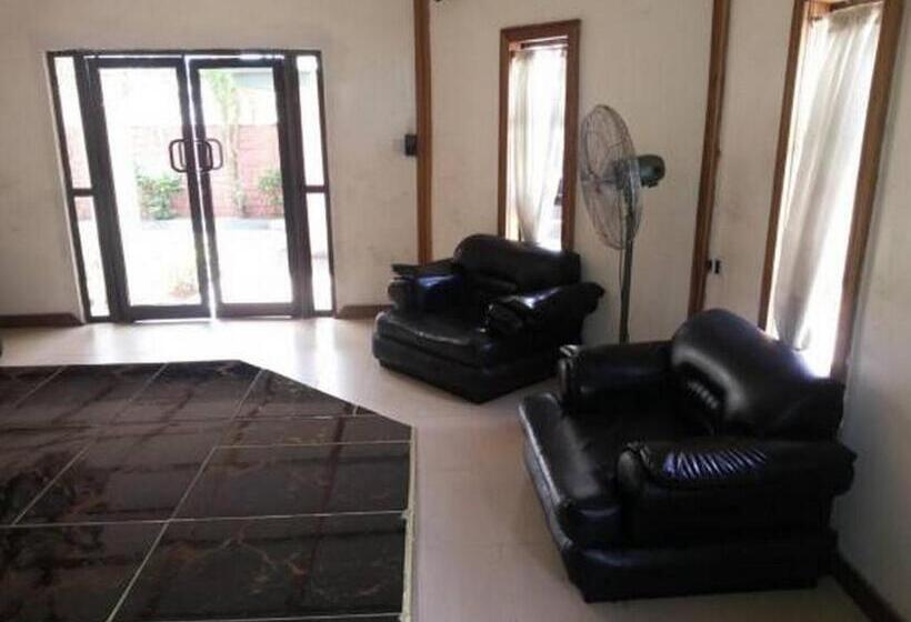 پانسیون Room In Lodge Garentiti Apartment Silver Room