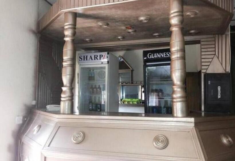 پانسیون Room In Lodge Garentiti Apartment Silver Room