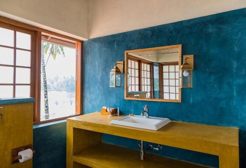 אתר נופש Cranganor History Café & Riverside Château