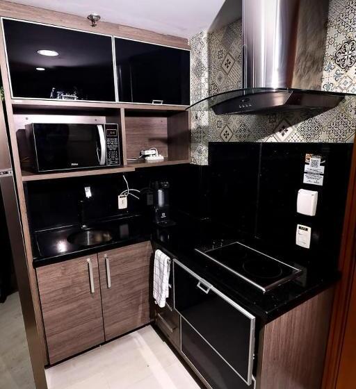 Tropical Executive 1006