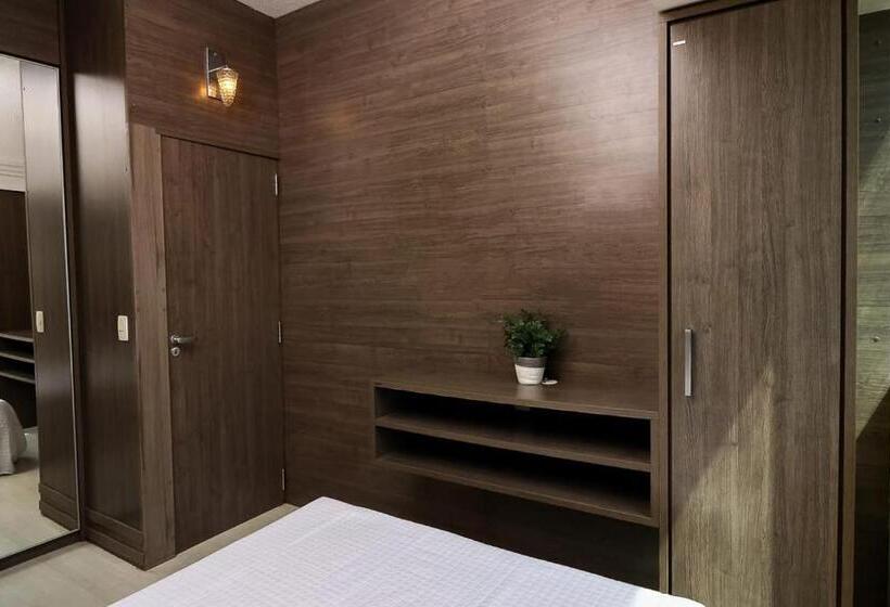 Tropical Executive 1006