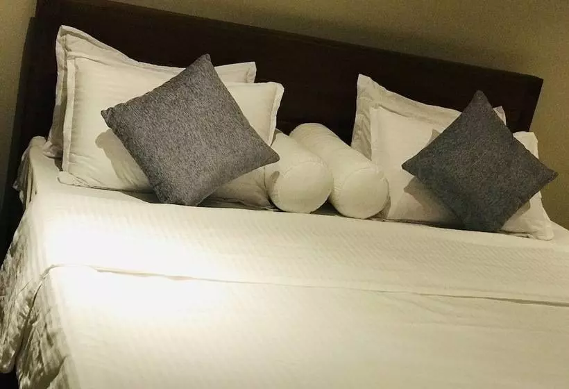 ホテル Ceylon Kingsmen Garden