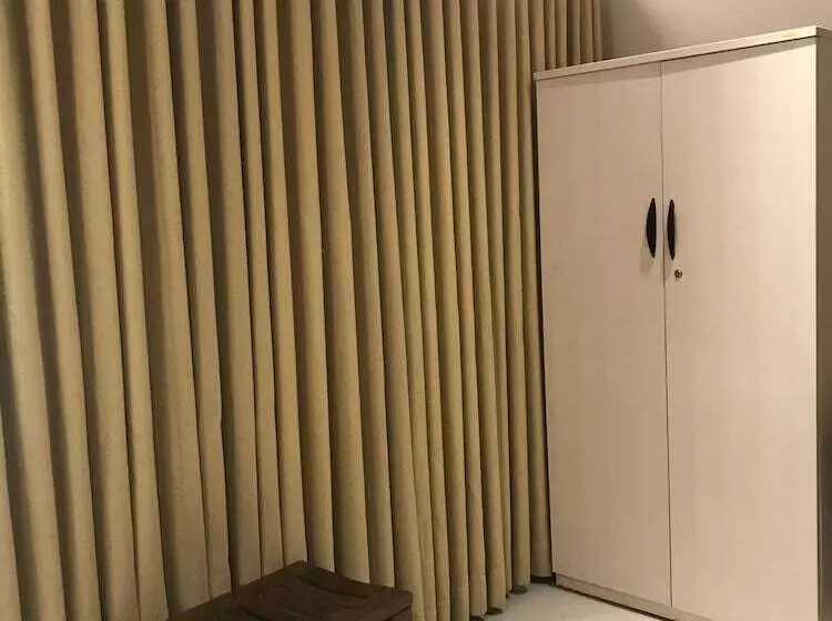 ホテル Ceylon Kingsmen Garden