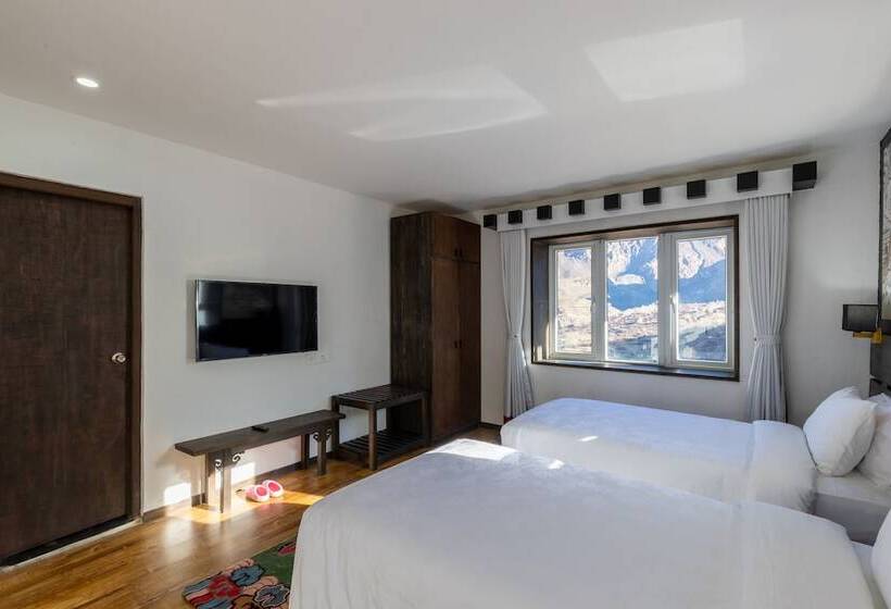 هتل Lo Mustang Himalayan Resort