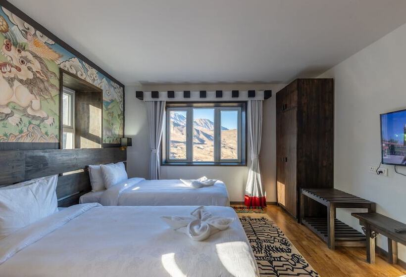 هتل Lo Mustang Himalayan Resort