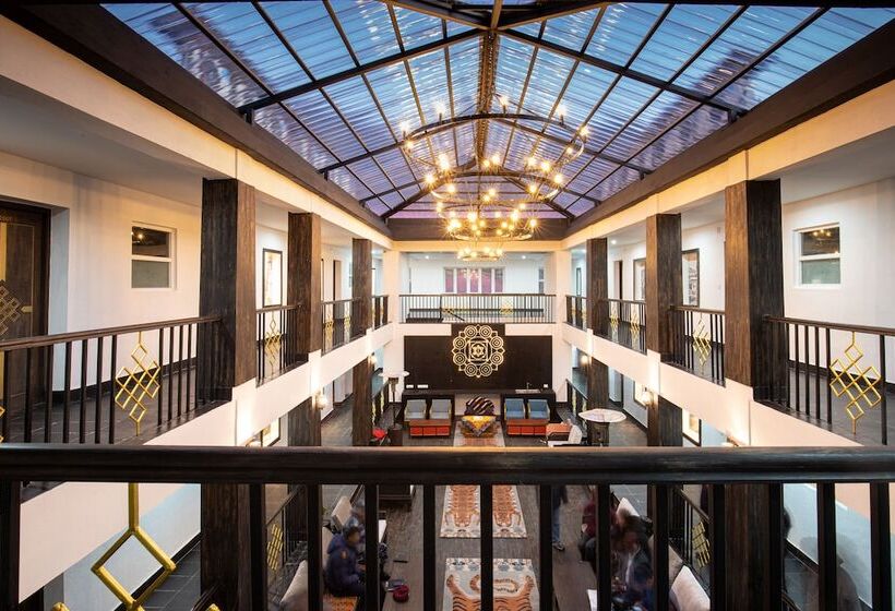 هتل Lo Mustang Himalayan Resort