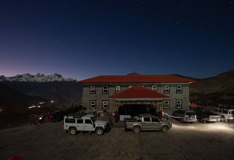 هتل Lo Mustang Himalayan Resort