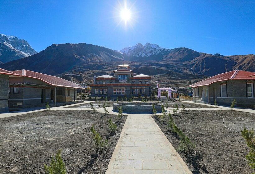 هتل Lo Mustang Himalayan Resort