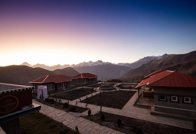 هتل Lo Mustang Himalayan Resort