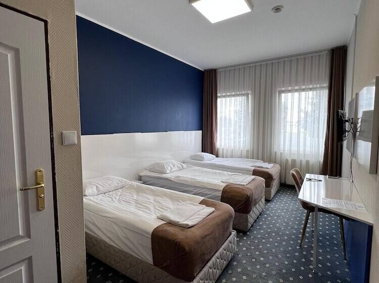 ホテル Safir Babice