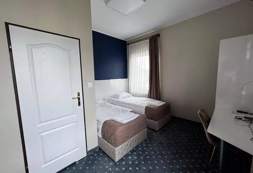 ホテル Safir Babice