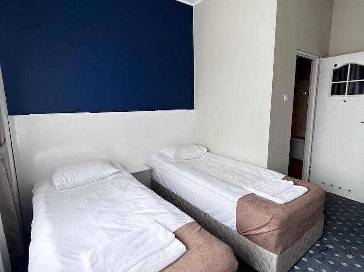 ホテル Safir Babice