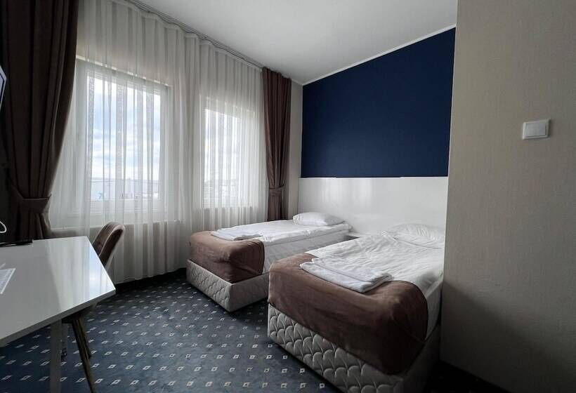 ホテル Safir Babice