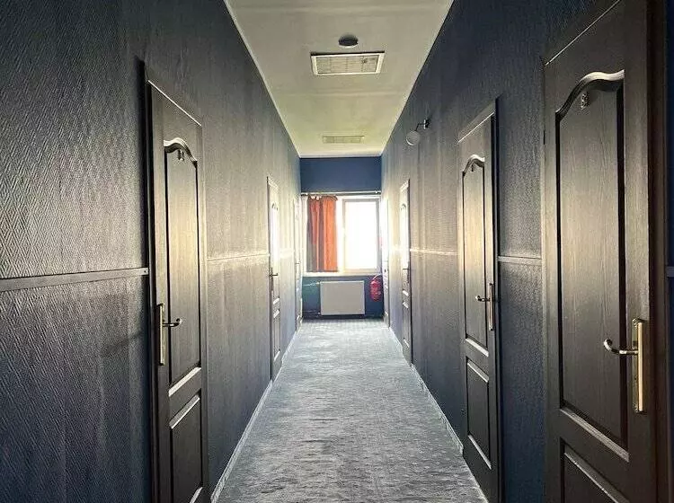 ホテル Safir Babice