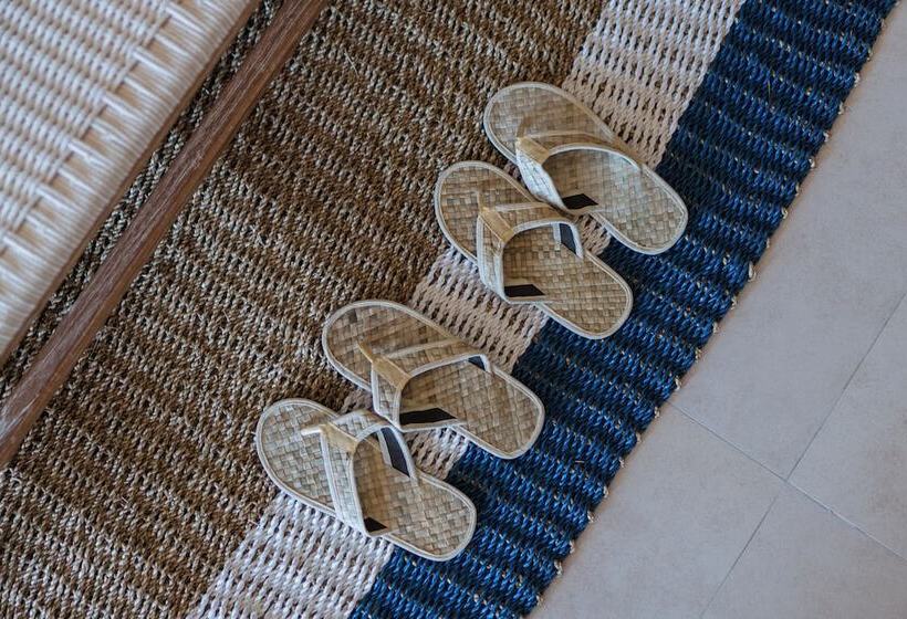 Отель The Sankara Beach Resort Nusa Penida