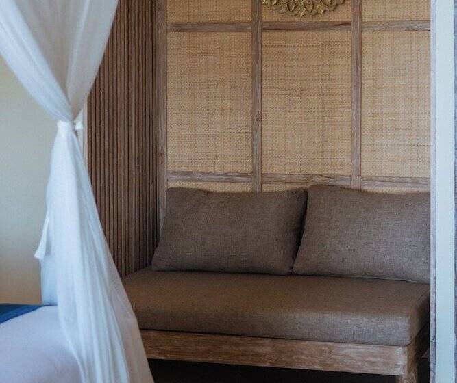 Отель The Sankara Beach Resort Nusa Penida