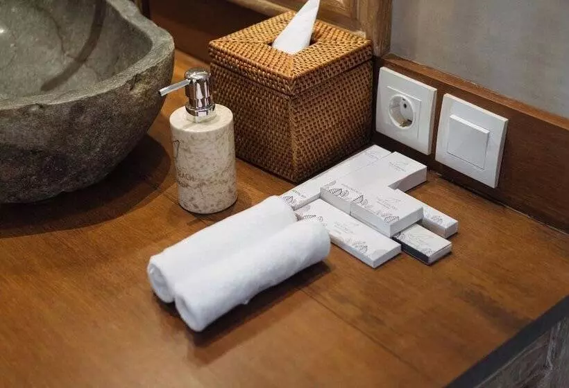 Hotelli The Sankara Beach Resort   Nusa Penida