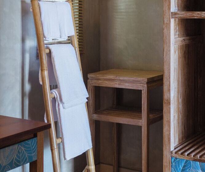 Отель The Sankara Beach Resort Nusa Penida