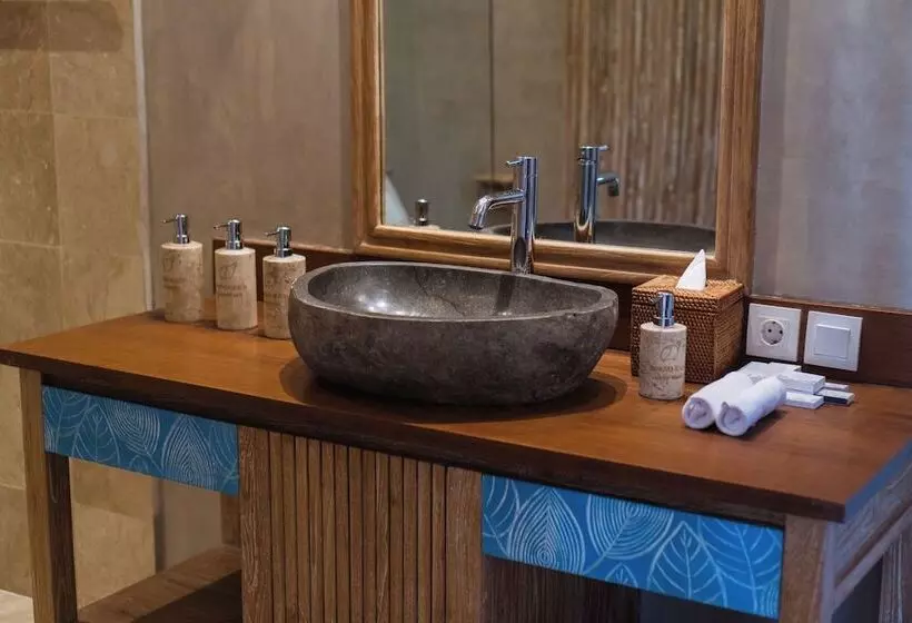 Hotelli The Sankara Beach Resort   Nusa Penida