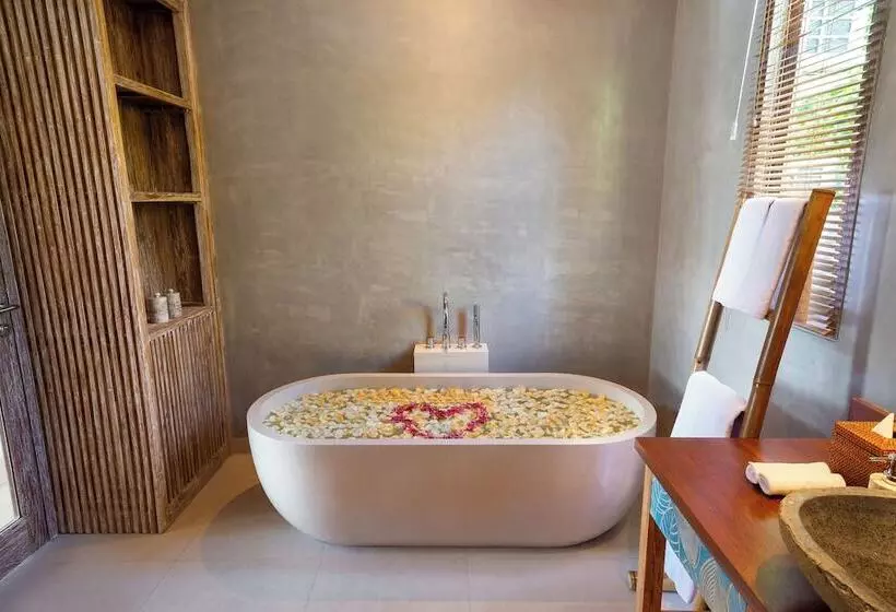 Hotelli The Sankara Beach Resort   Nusa Penida